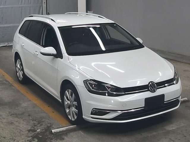 382 Volkswagen Golf variant AUCHP 2017 г. (ZIP Tokyo)